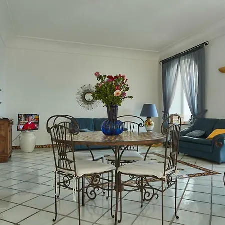 Chiara Marina Grande *