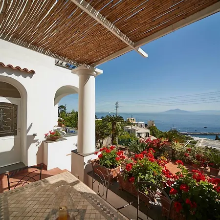 Chiara Marina Grande 펜션 *